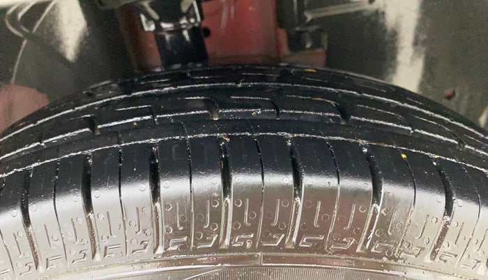 2016 Renault Kwid RXL, Petrol, Manual, 44,214 km, Right Front Tyre Tread