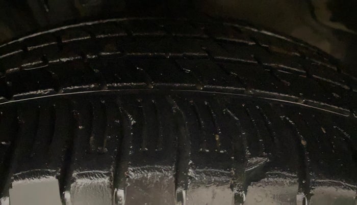 2018 Jeep Compass LIMITED (O) 2.0 DIESEL 4X4, Diesel, Manual, 76,986 km, Right Front Tyre Tread