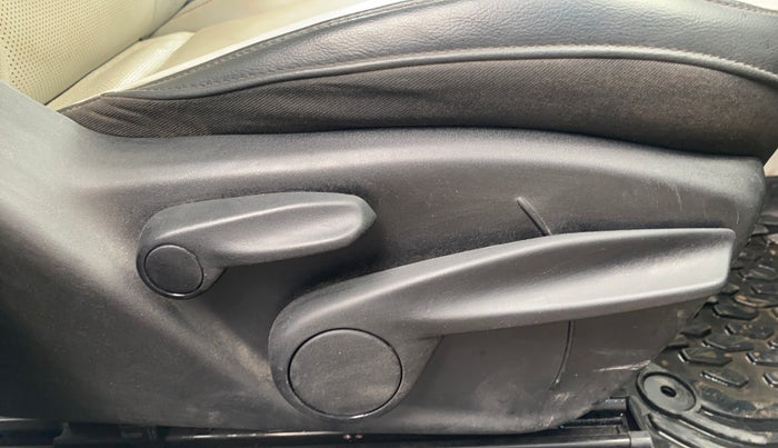 2018 Jeep Compass LIMITED (O) 2.0 DIESEL 4X4, Diesel, Manual, 76,986 km, Driver Side Adjustment Panel