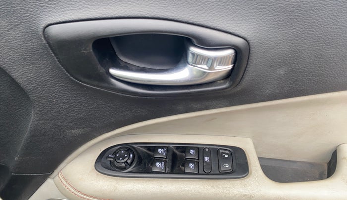 2018 Jeep Compass LIMITED (O) 2.0 DIESEL 4X4, Diesel, Manual, 76,986 km, Driver Side Door Panels Control