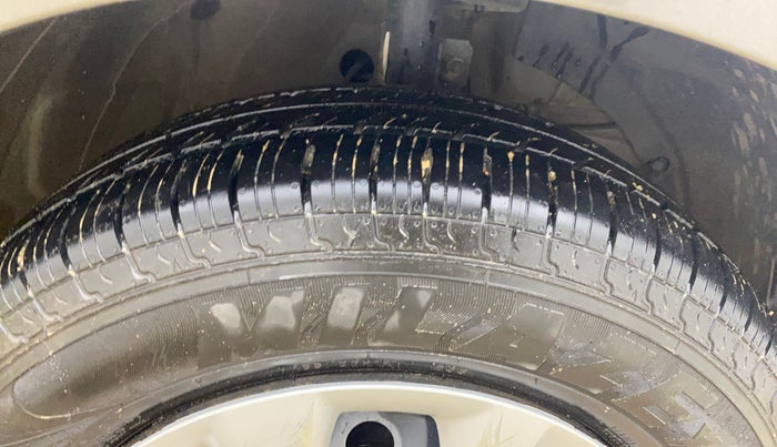 2023 Maruti Swift VXI, CNG, Manual, 89,102 km, Right Front Tyre Tread