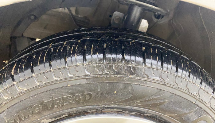 2023 Maruti Swift VXI, CNG, Manual, 89,102 km, Left Front Tyre Tread