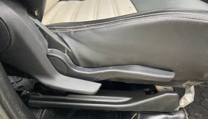 2023 Maruti Swift VXI, CNG, Manual, 89,102 km, Driver Side Adjustment Panel