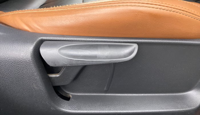 2017 Skoda Rapid Style 1.5 TDI AT, Diesel, Automatic, 90,406 km, Driver Side Adjustment Panel