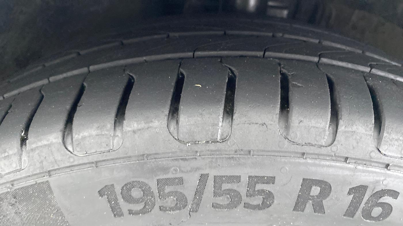 2017 Skoda Rapid Style 1.5 TDI AT, Diesel, Automatic, 90,406 km, Left Front Tyre Tread