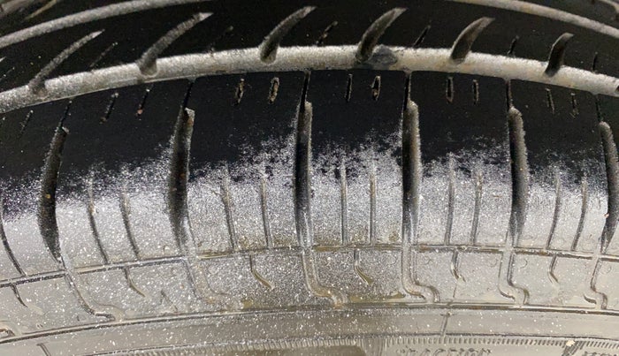 2016 Maruti Swift VXI, Petrol, Manual, 62,511 km, Right Rear Tyre Tread