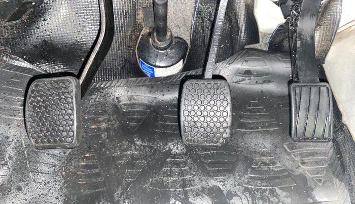 2022 Maruti Eeco 5 STR AC (O), Petrol, Manual, 35,543 km, Pedals