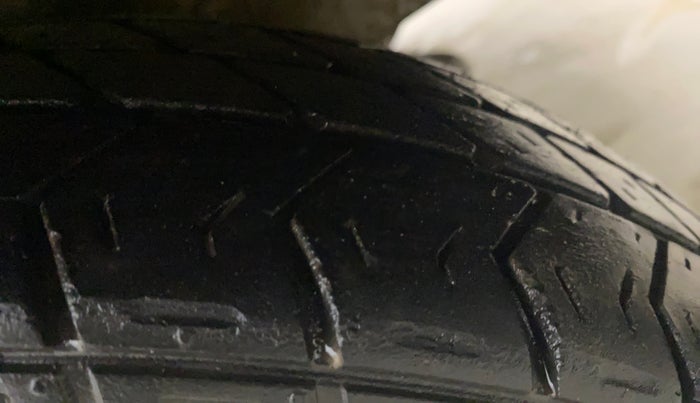 2022 Maruti Eeco 5 STR AC (O), Petrol, Manual, 35,543 km, Right Front Tyre Tread