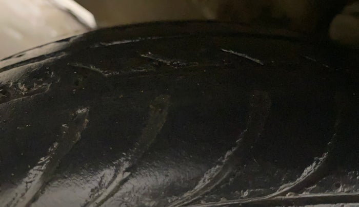 2022 Maruti Eeco 5 STR AC (O), Petrol, Manual, 35,543 km, Left Front Tyre Tread