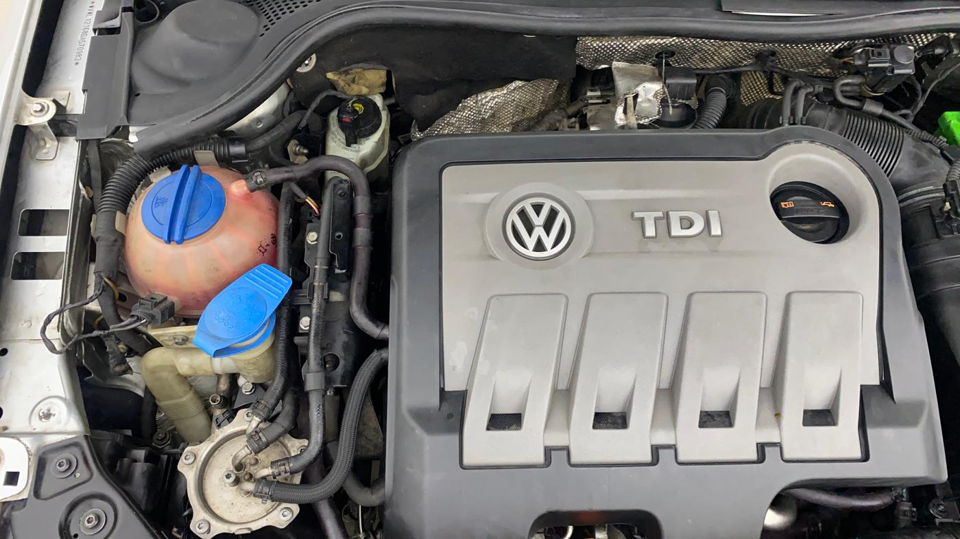 2013 Volkswagen Jetta HIGHLINE TDI, Diesel, Manual, 1,29,125 km, Engine View - Right