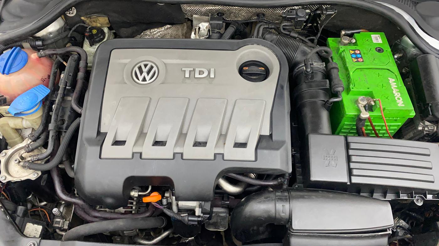 2013 Volkswagen Jetta HIGHLINE TDI, Diesel, Manual, 1,29,125 km, Engine View