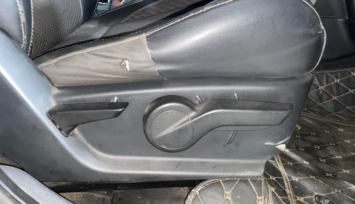 2021 Mahindra Thar LX PETROL HT 4WD AT, Petrol, Automatic, 69,333 km, Driver Side Adjustment Panel