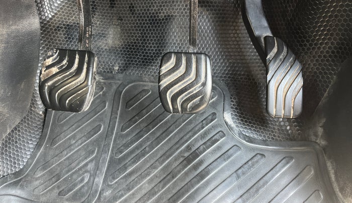 2022 Nissan MAGNITE XL, Petrol, Manual, 63,952 km, Pedals