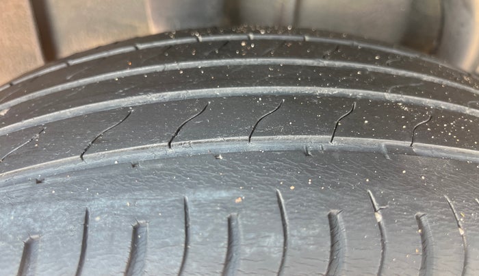 2022 Nissan MAGNITE XL, Petrol, Manual, 63,952 km, Right Rear Tyre Tread