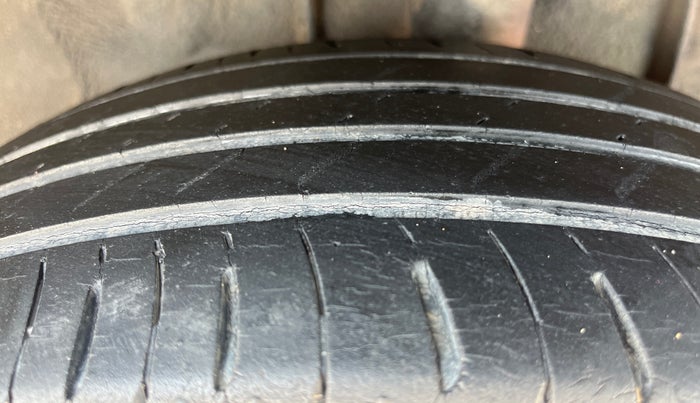 2022 Nissan MAGNITE XL, Petrol, Manual, 63,952 km, Left Rear Tyre Tread