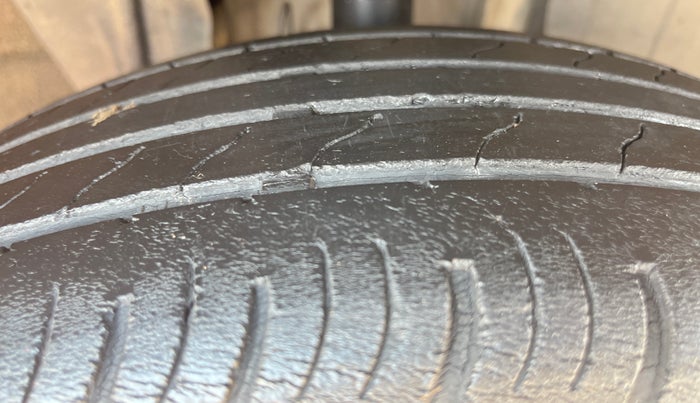 2022 Nissan MAGNITE XL, Petrol, Manual, 63,952 km, Right Front Tyre Tread