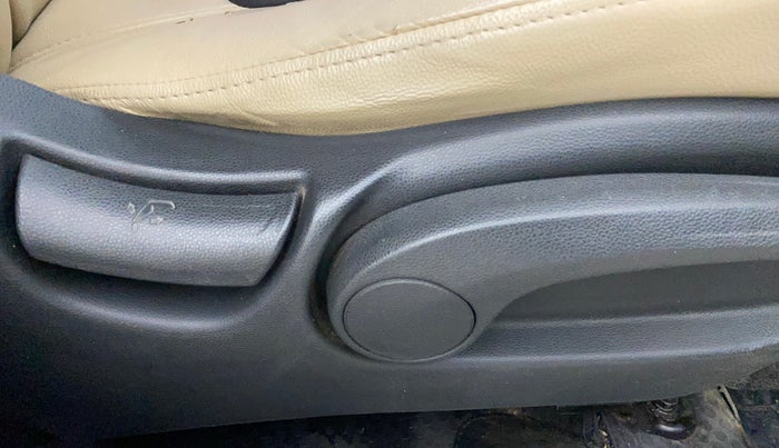 2016 Hyundai Creta SX PLUS 1.6 PETROL, Petrol, Manual, 80,183 km, Driver Side Adjustment Panel