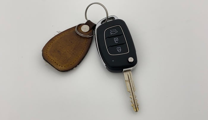 2024 Hyundai EXTER SX 1.2 MT Hy-CNG Duo , CNG, Manual, 14,280 km, Key Close Up