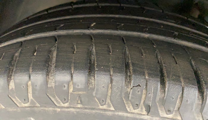 2016 Hyundai Elite i20 MAGNA 1.2, Petrol, Manual, 35,325 km, Left Front Tyre Tread