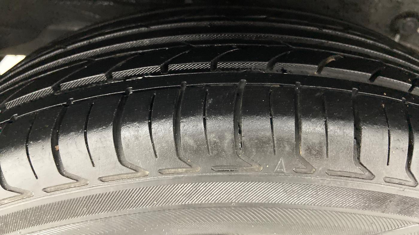 2012 Toyota Etios Liva G, Petrol, Manual, 1,03,218 km, Right Rear Tyre Tread