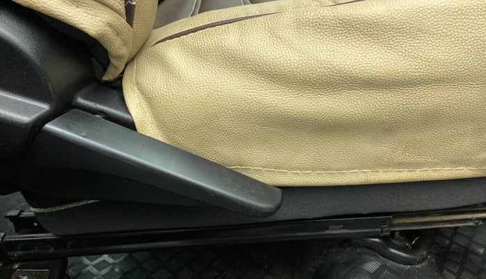 2012 Toyota Etios Liva G, Petrol, Manual, 1,03,218 km, Driver Side Adjustment Panel