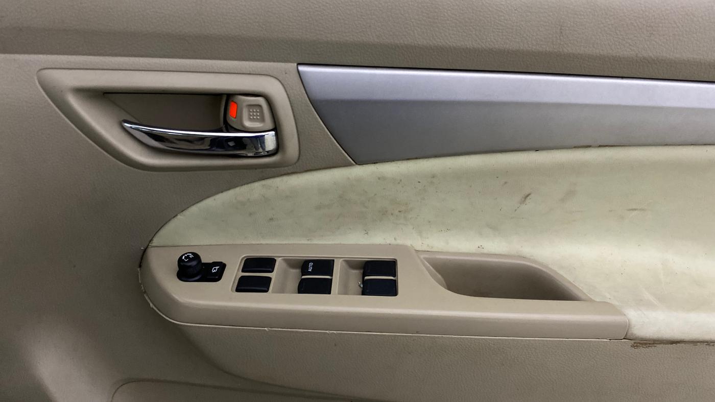 2017 Maruti Ertiga VXI CNG, CNG, Manual, 92,727 km, Driver Side Door Panels Control