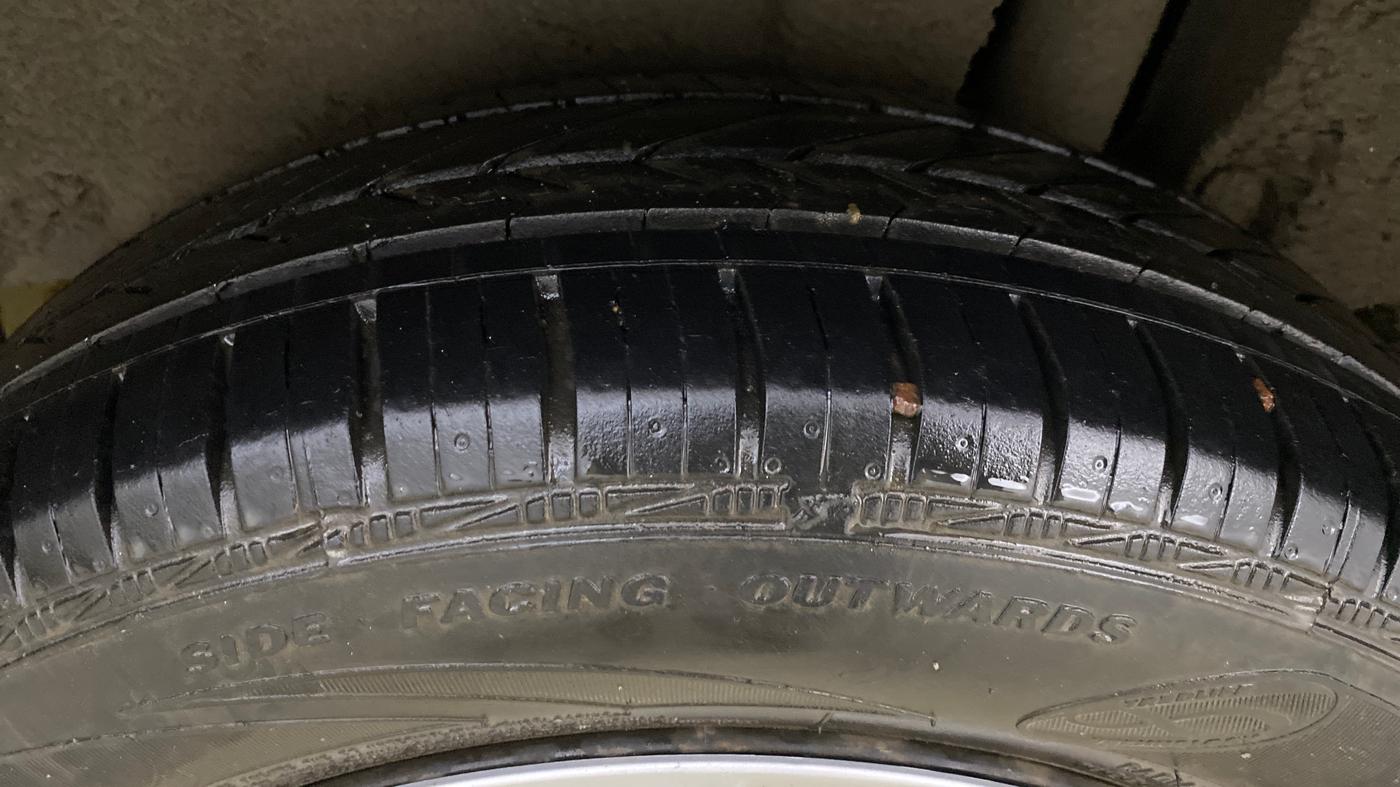 2017 Maruti Ertiga VXI CNG, CNG, Manual, 92,727 km, Left Rear Tyre Tread