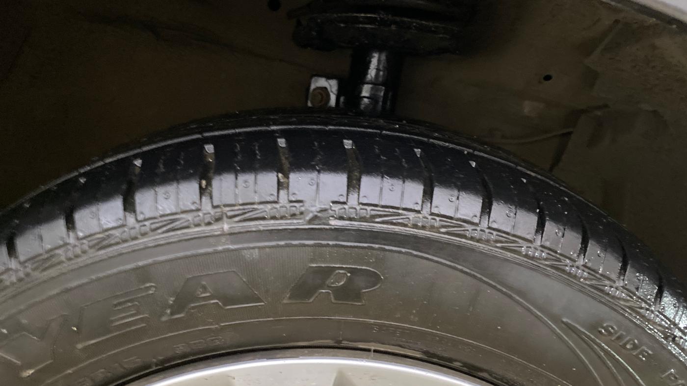 2017 Maruti Ertiga VXI CNG, CNG, Manual, 92,727 km, Right Front Tyre Tread