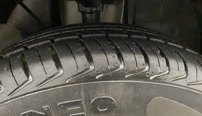 2018 Renault Kwid RXT 1.0 AMT (O), Petrol, Automatic, 31,973 km, Right Front Tyre Tread