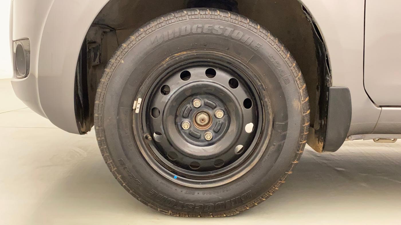 2010 Maruti Ritz VXI, Petrol, Manual, 76,940 km, Left Front Wheel