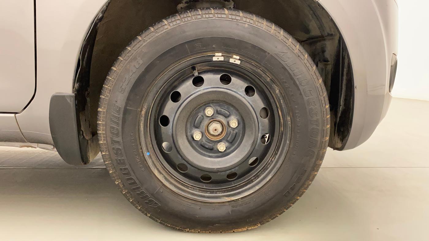 2010 Maruti Ritz VXI, Petrol, Manual, 76,940 km, Right Front Wheel