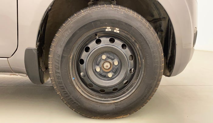 2010 Maruti Ritz VXI, Petrol, Manual, 76,940 km, Right Front Wheel