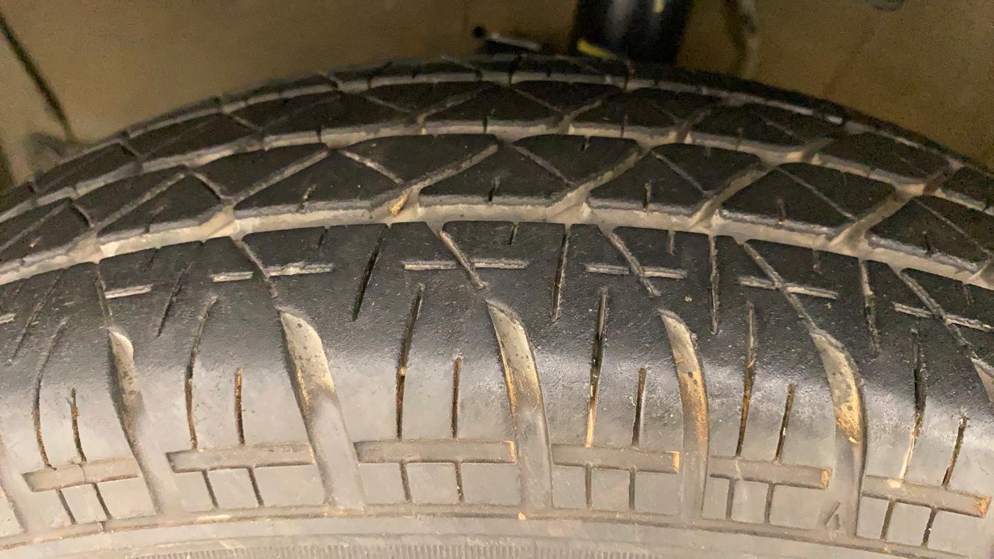 2010 Maruti Ritz VXI, Petrol, Manual, 76,940 km, Left Front Tyre Tread