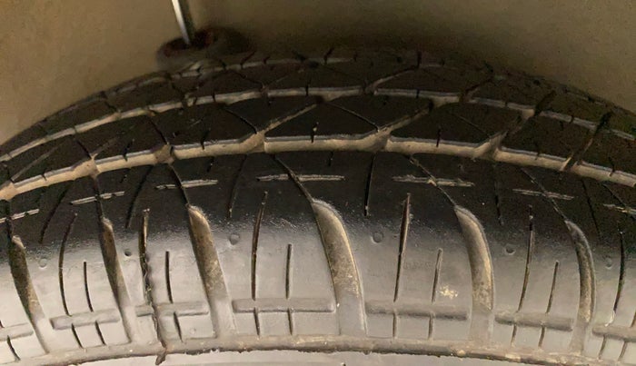 2010 Maruti Ritz VXI, Petrol, Manual, 76,940 km, Right Rear Tyre Tread