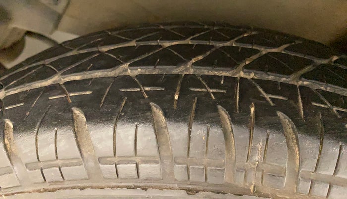 2010 Maruti Ritz VXI, Petrol, Manual, 76,940 km, Left Rear Tyre Tread
