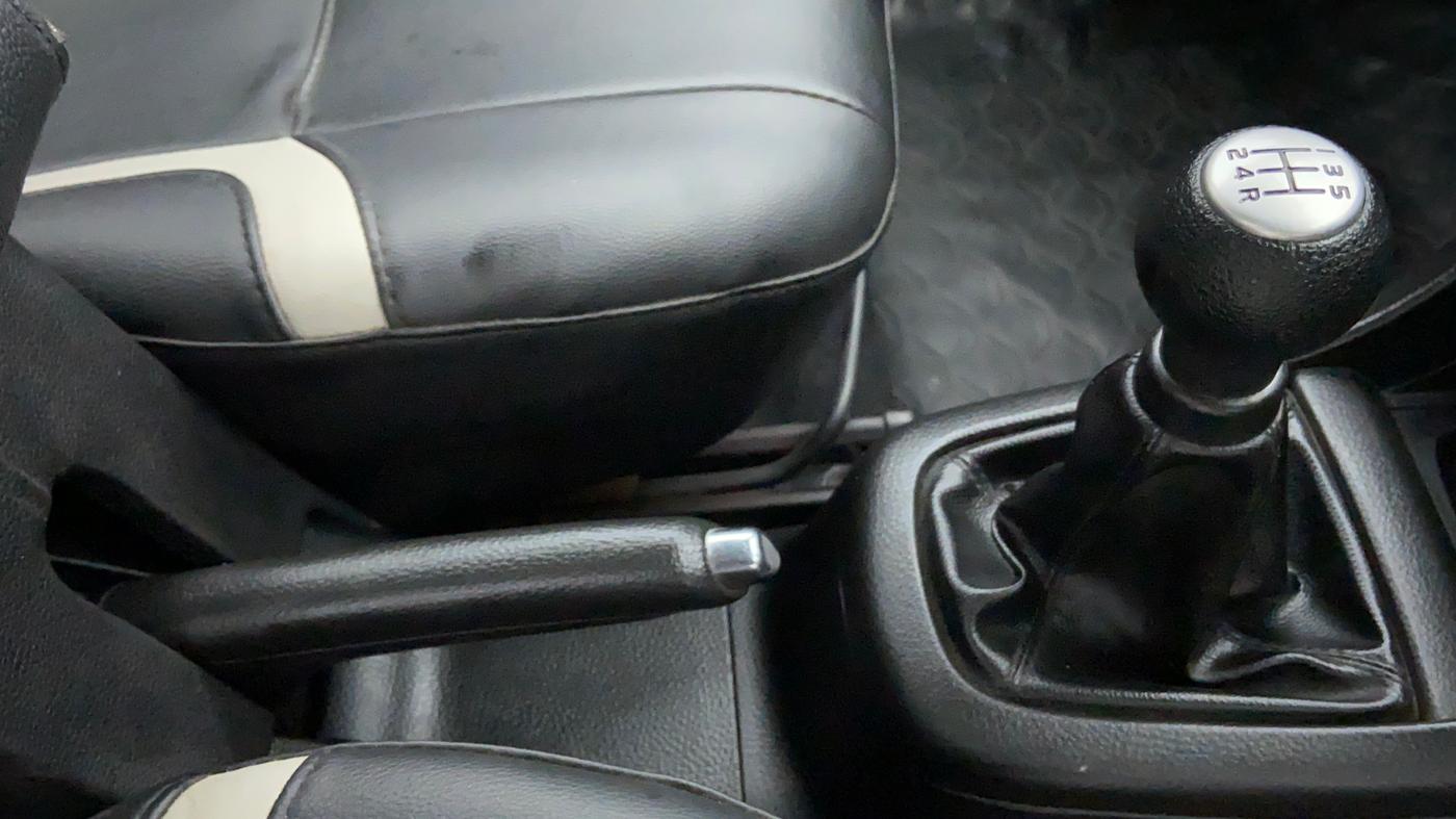 2014 Maruti Swift VXI D, Petrol, Manual, 37,288 km, Gear Lever