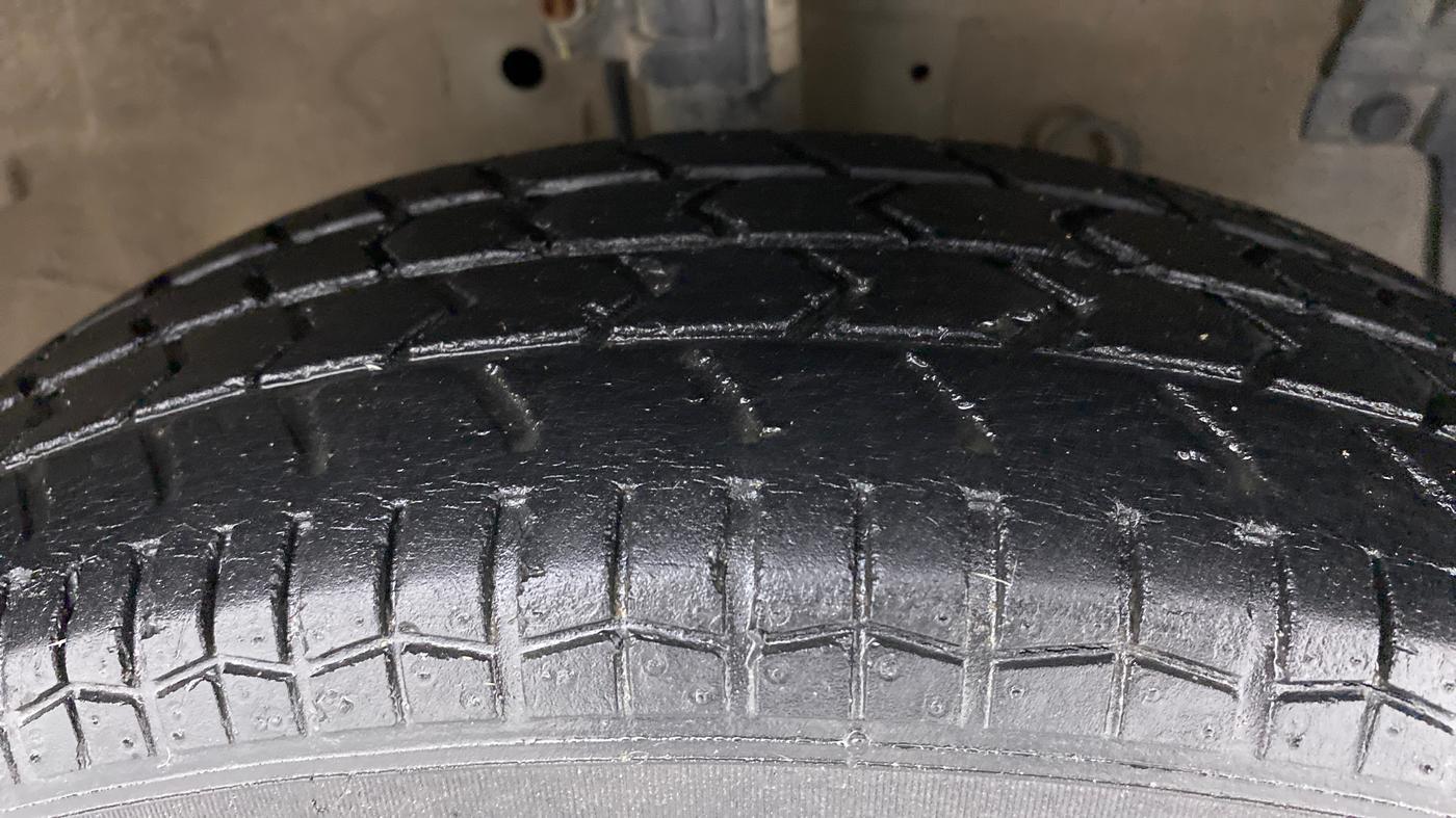 2016 Maruti Swift Dzire VXI, Petrol, Manual, 68,550 km, Right Front Tyre Tread