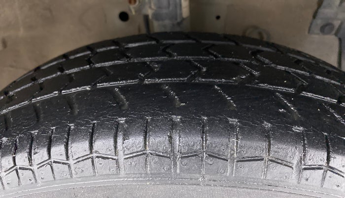 2016 Maruti Swift Dzire VXI, Petrol, Manual, 68,550 km, Right Front Tyre Tread