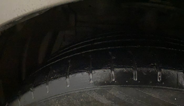 2019 Maruti Ciaz ALPHA 1.5 SHVS PETROL, Petrol, Manual, 25,604 km, Left Front Tyre Tread