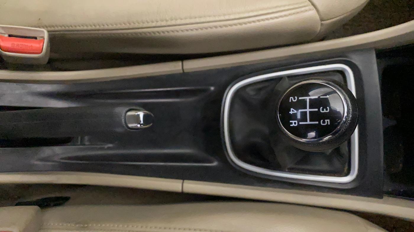 2019 Maruti Ciaz ALPHA 1.5 SHVS PETROL, Petrol, Manual, 25,647 km, Gear Lever