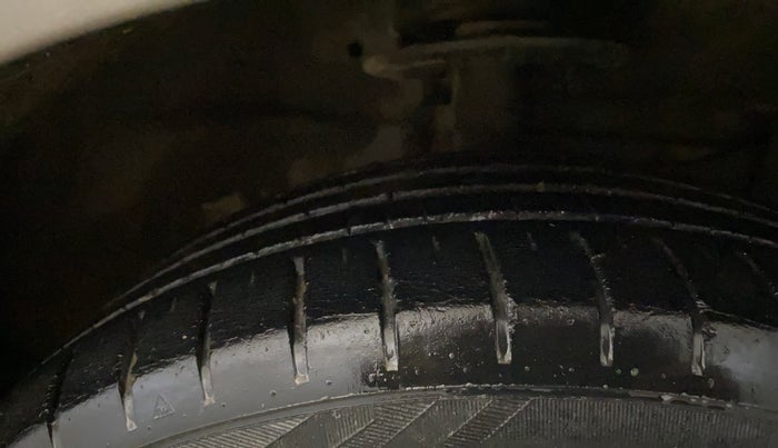 2019 Maruti Ciaz ALPHA 1.5 SHVS PETROL, Petrol, Manual, 25,604 km, Right Front Tyre Tread