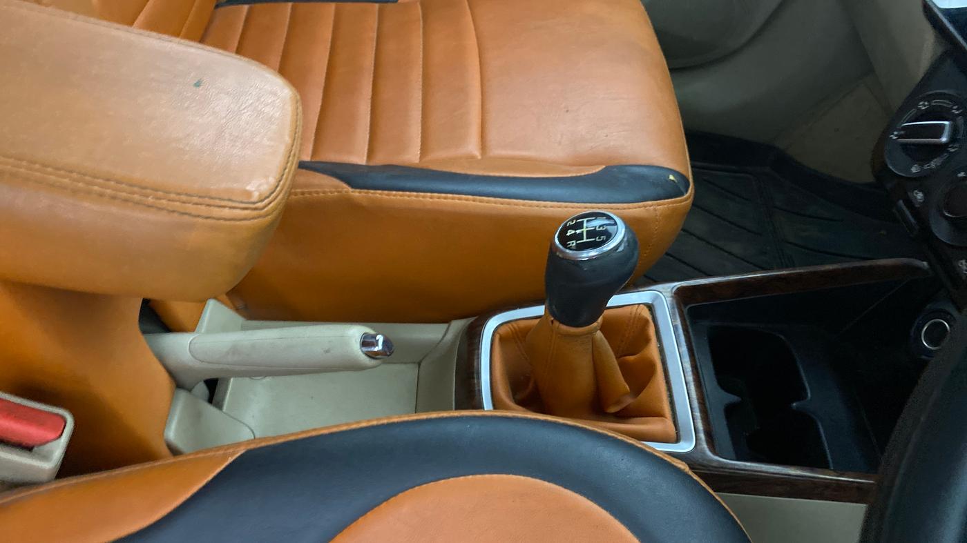 2019 Maruti Dzire VXI, Petrol, Manual, 98,383 km, Gear Lever