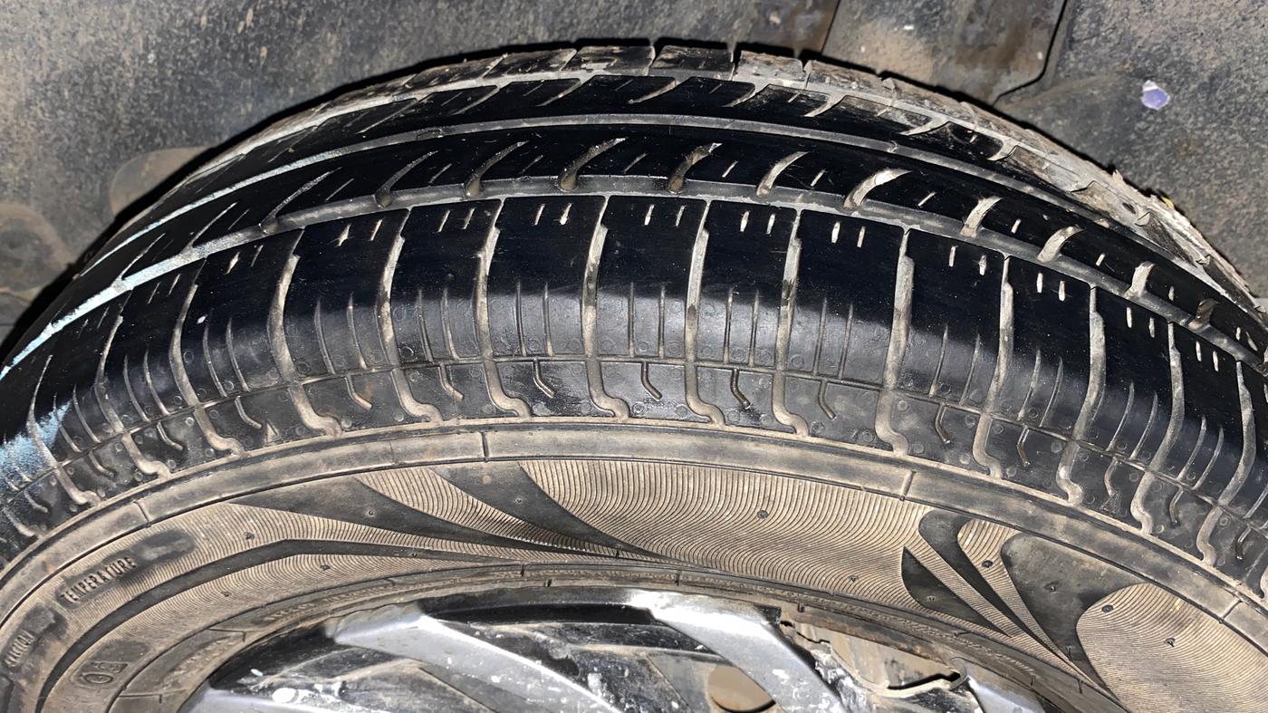 2019 Maruti Dzire VXI, Petrol, Manual, 98,383 km, Left Rear Tyre Tread