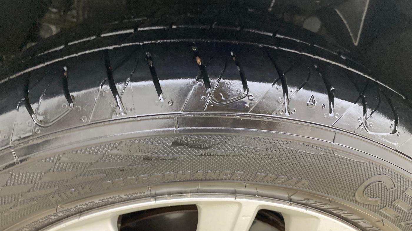 2021 Mahindra XUV300 W8 1.2 PETROL, Petrol, Manual, 98,307 km, Left Front Tyre Tread