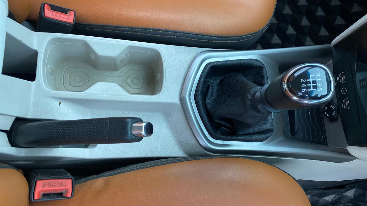 2021 Mahindra XUV300 W8 1.2 PETROL, Petrol, Manual, 98,307 km, Gear Lever