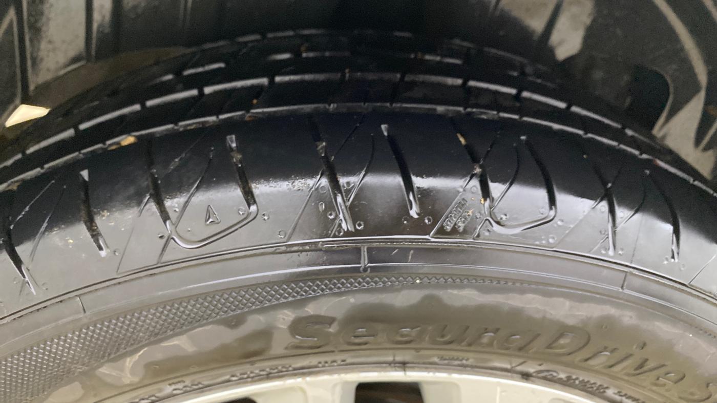 2021 Mahindra XUV300 W8 1.2 PETROL, Petrol, Manual, 98,307 km, Right Rear Tyre Tread