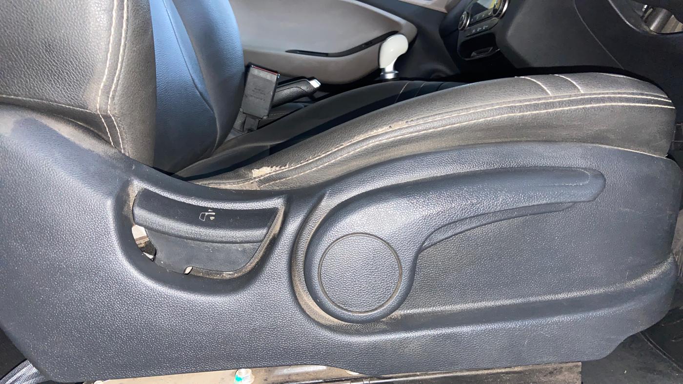 2019 Hyundai Elite i20 ASTA 1.2 (O), CNG, Manual, 79,137 km, Driver Side Adjustment Panel