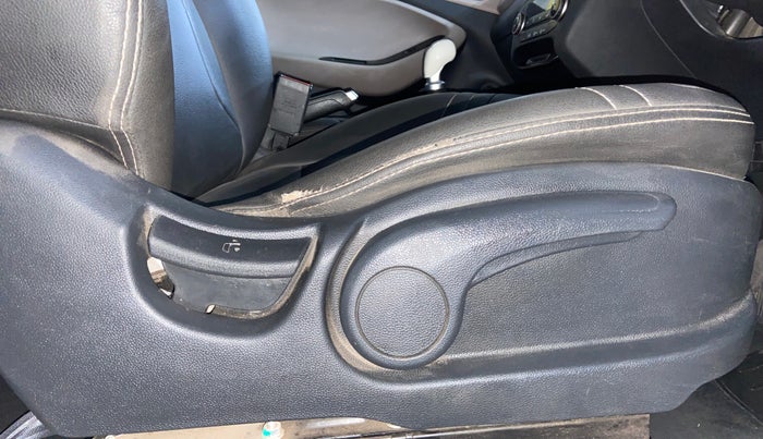 2019 Hyundai Elite i20 ASTA 1.2 (O), CNG, Manual, 79,137 km, Driver Side Adjustment Panel