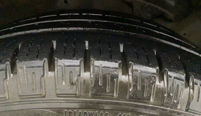 2016 Honda CRV 2.4L 2WD AT, Petrol, Automatic, 1,00,440 km, Right Rear Tyre Tread