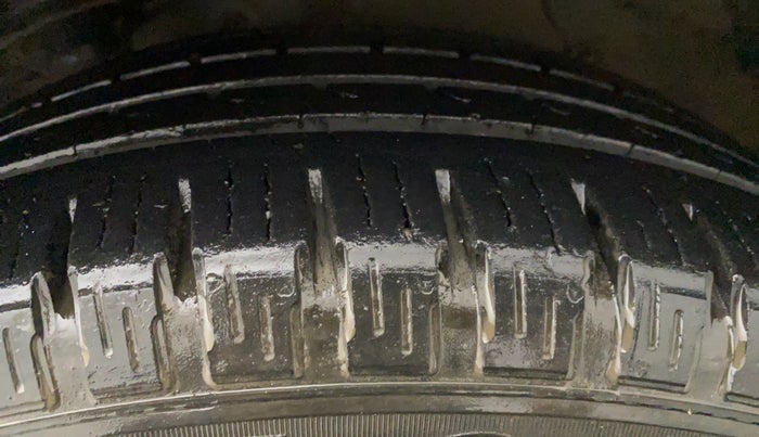 2016 Honda CRV 2.4L 2WD AT, Petrol, Automatic, 1,00,440 km, Left Front Tyre Tread